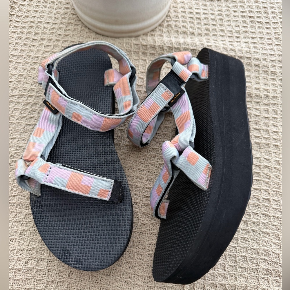 Teva Women’s Flatform Universal Leather Platform Sandals Size 10